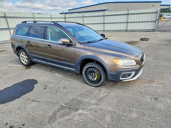 2012 VOLVO XC70 — Passenger 3/4