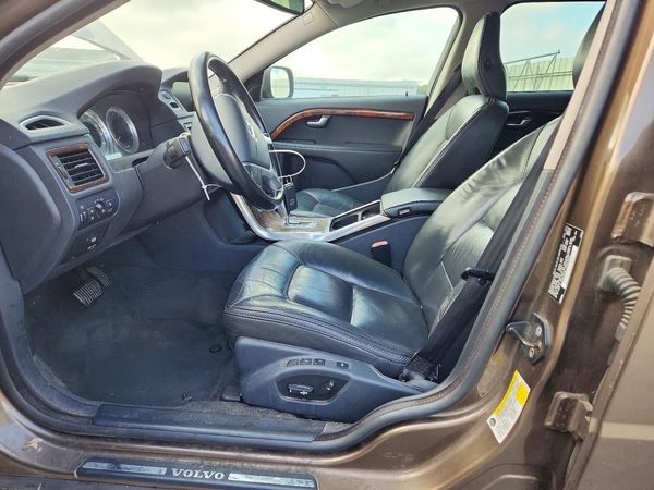 2012 VOLVO XC70 — DENT