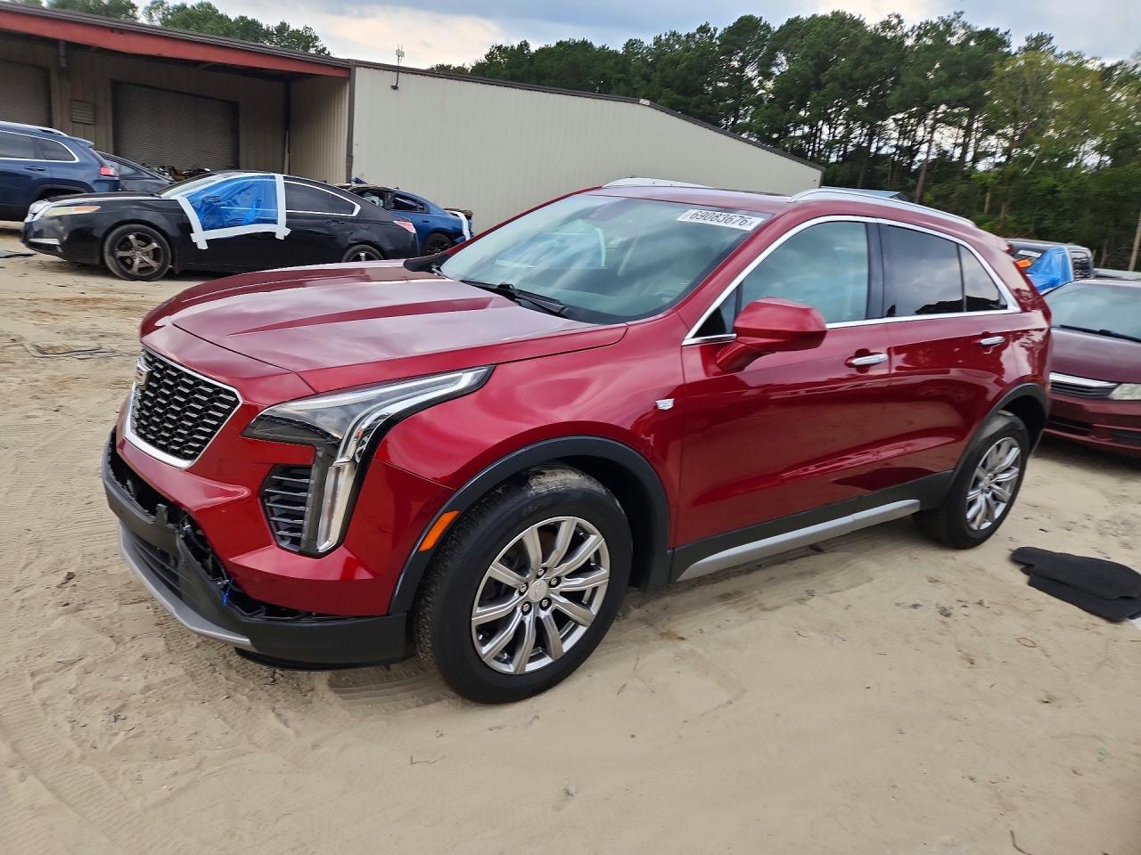 2019 CADILLAC XT4 — Front 3/4