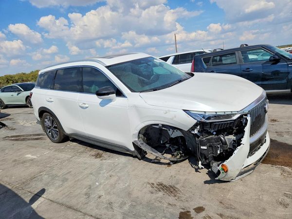 2027 INFINITI QX60 Luxe — Passenger 3/4