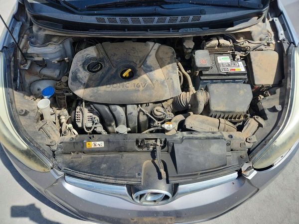 2016 HYUNDAI ELANTRA — Engine bay