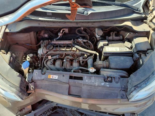 2015 KIA SOUL — Engine bay