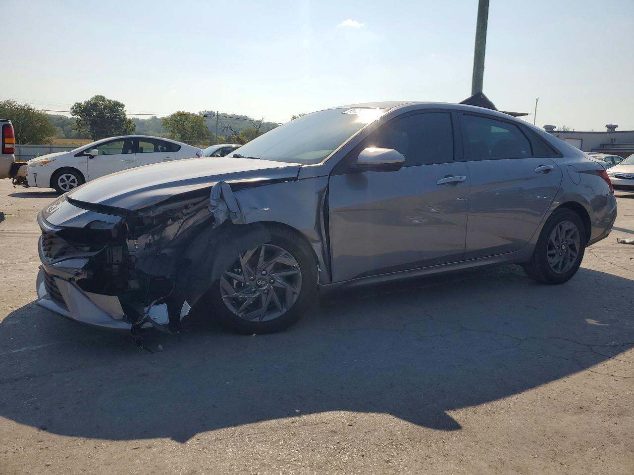 2024 HYUNDAI ELANTRA — Front 3/4