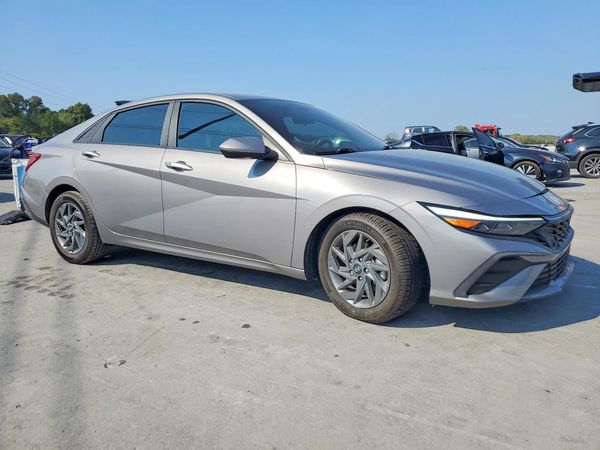 2024 HYUNDAI ELANTRA — Passenger 3/4