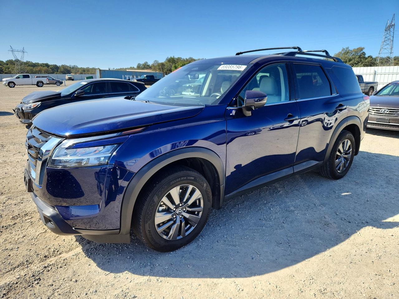 2022 NISSAN PATHFINDER SV — Front 3/4