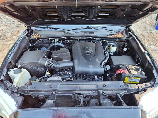 2016 TOYOTA TACOMA — Engine bay