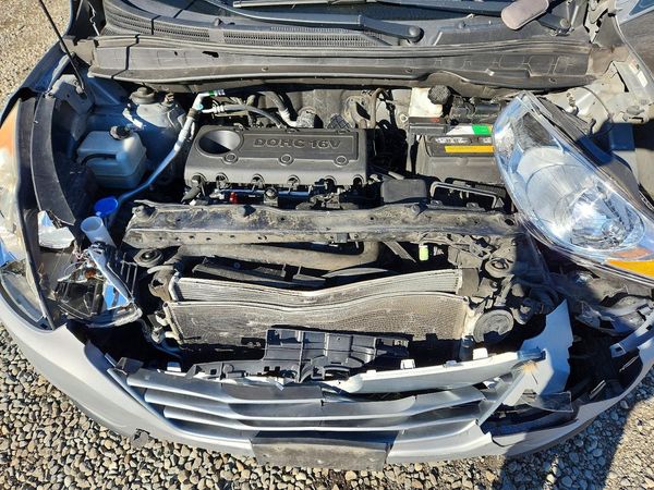 2013 HYUNDAI TUCSON — Engine bay