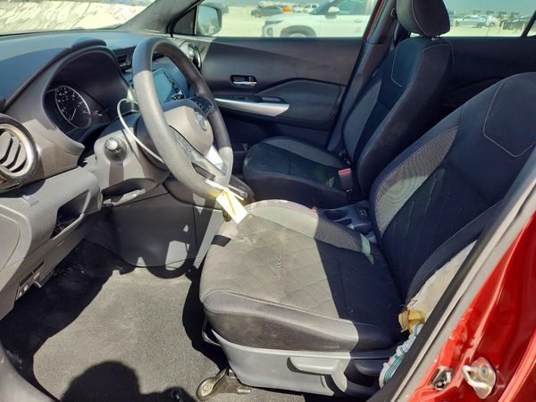 2019 NISSAN KICKS — DENT