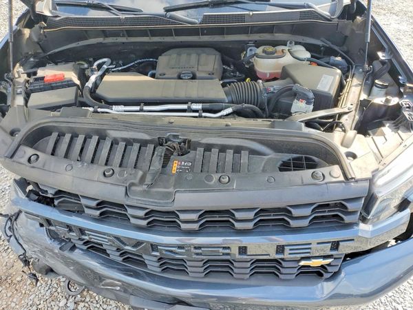 2021 CHEVROLET SILVERADO Custom — Engine bay