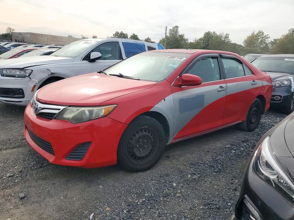 2013 TOYOTA CAMRY — Front 3/4