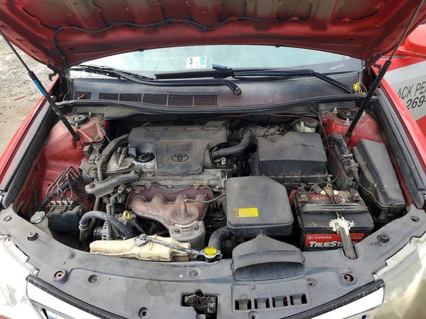 2013 TOYOTA CAMRY — Engine bay