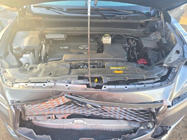 2018 INFINITI QX60 — Engine bay