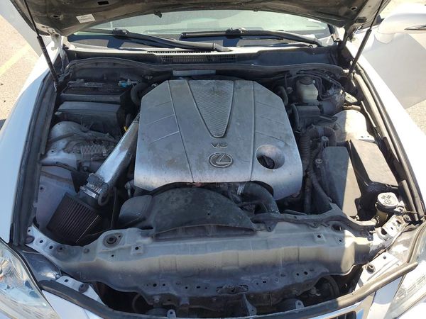 2012 LEXUS IS 350C — Engine bay