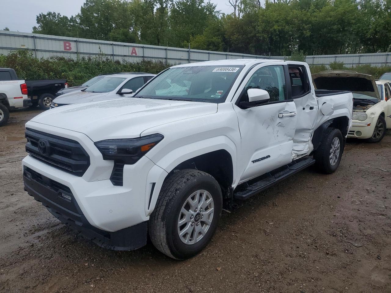 2024 TOYOTA TACOMA — Front 3/4