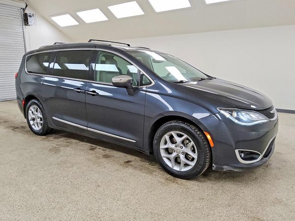 2020 CHRYSLER PACIFICA — Passenger 3/4