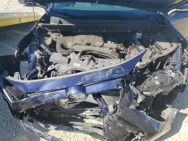 2019 TOYOTA RAV4 XLE / XLE Premium 4WD — Engine bay