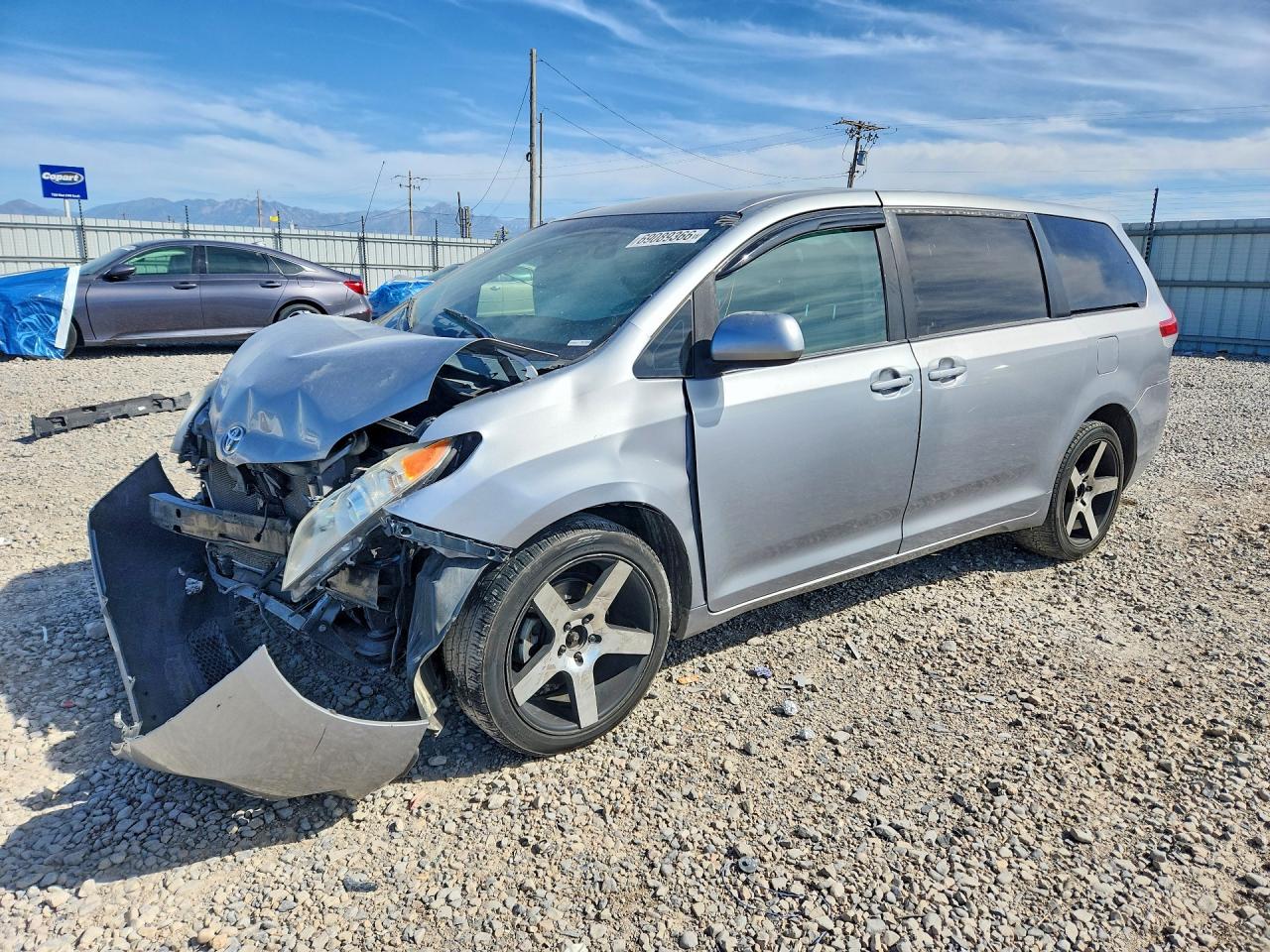 2012 TOYOTA SIENNA — Front 3/4