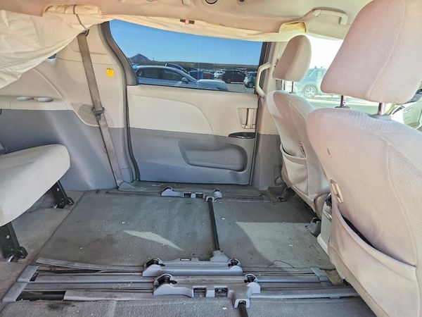 2012 TOYOTA SIENNA — PSRS
