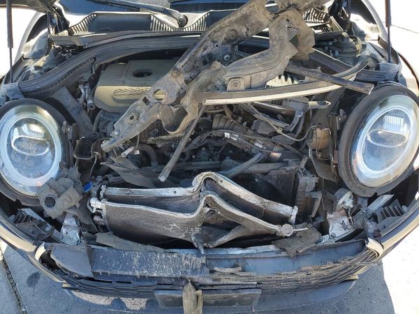 2020 MINI COOPER — Engine bay