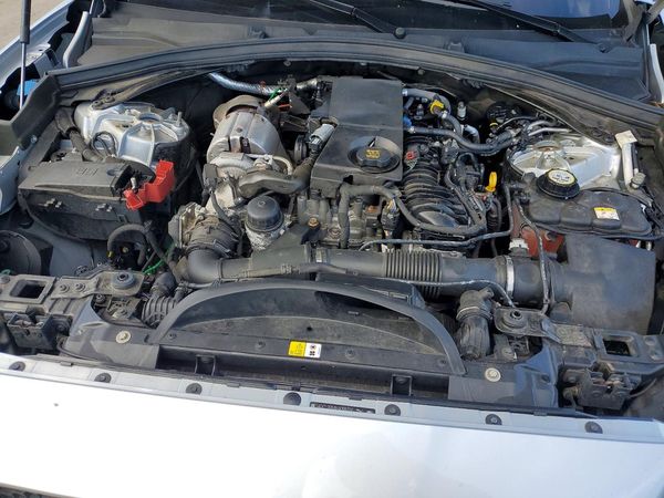 2017 JAGUAR F-PACE R-Sport — Engine bay