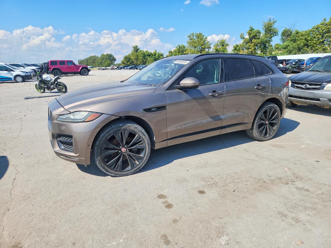 2017 JAGUAR F-PACE R-Sport — Front 3/4