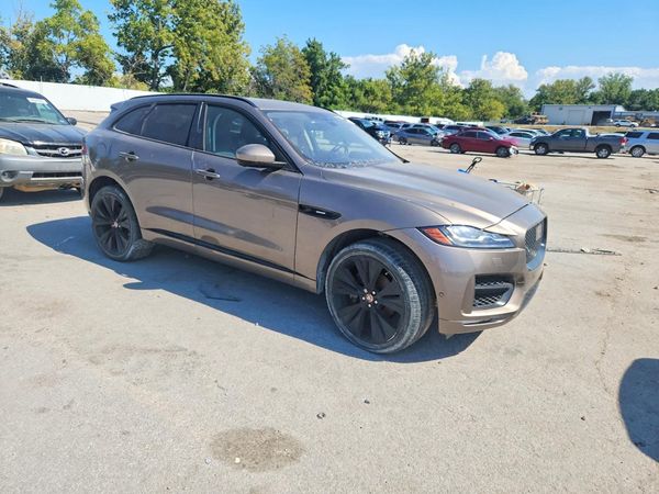 2017 JAGUAR F-PACE R-Sport — Passenger 3/4