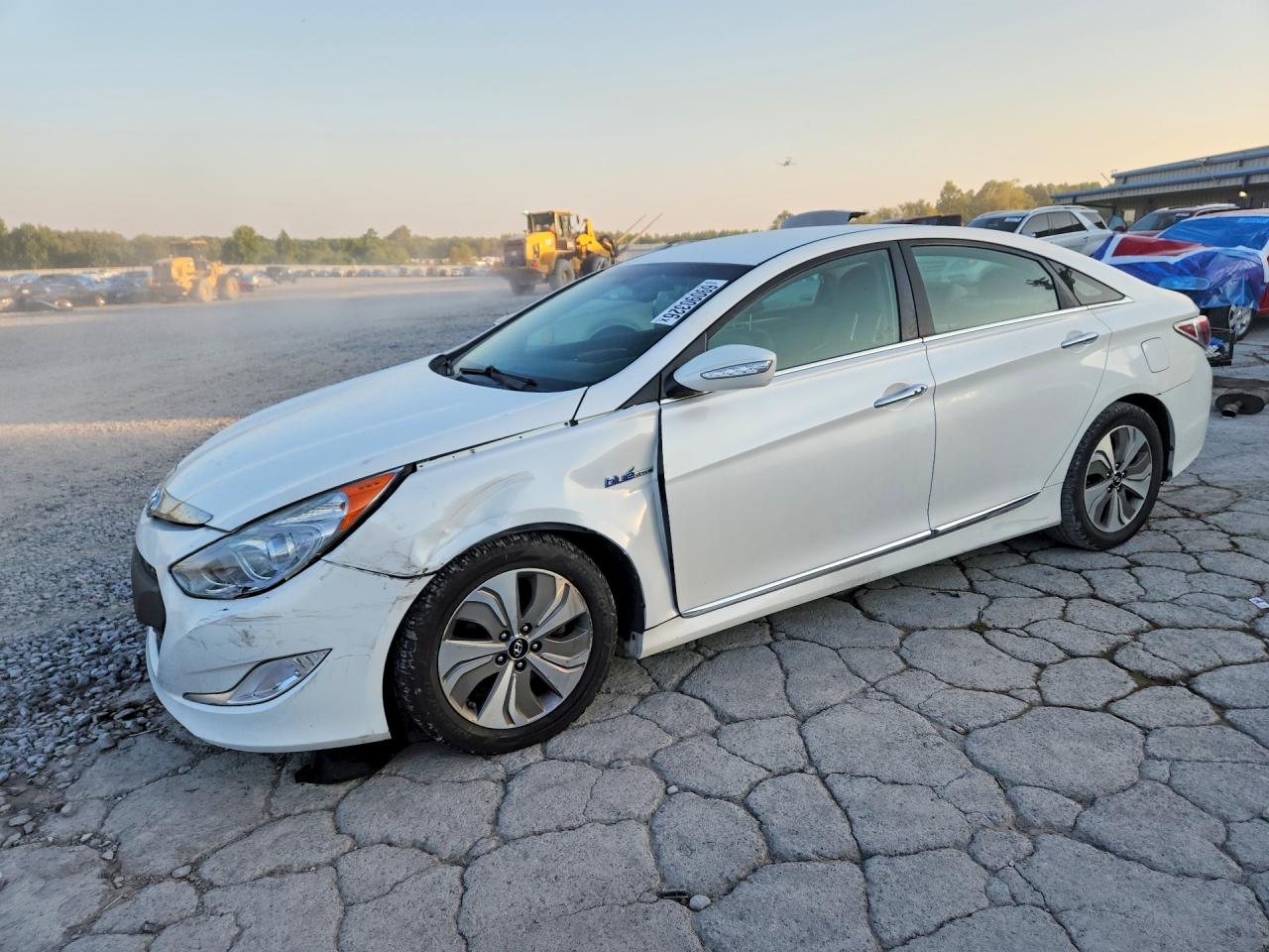 2013 HYUNDAI SONATA — Front 3/4