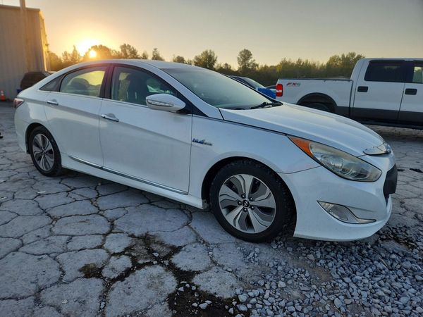 2013 HYUNDAI SONATA — Passenger 3/4