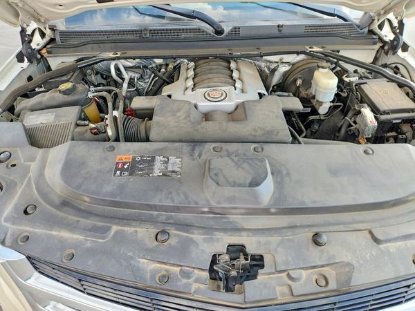 2015 CADILLAC ESCALADE — Engine bay
