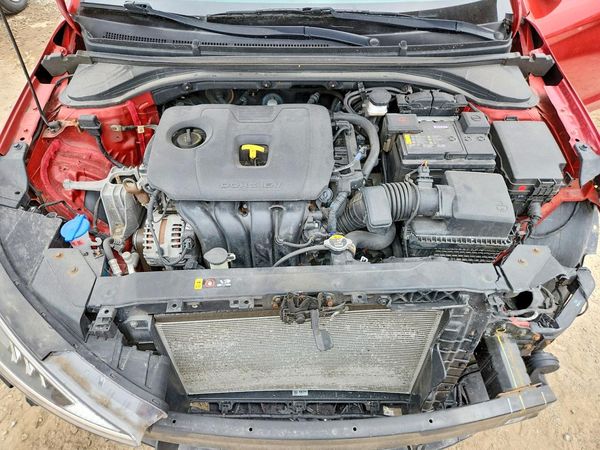 2020 HYUNDAI ELANTRA — Engine bay