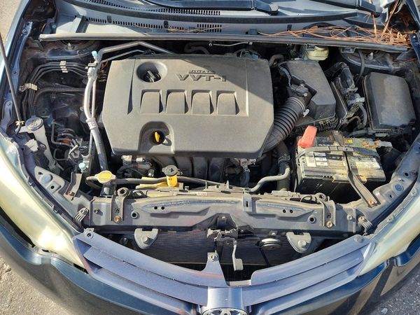 2015 TOYOTA COROLLA — Engine bay