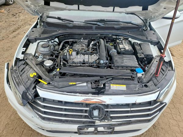 2020 VOLKSWAGEN JETTA SEL — Engine bay