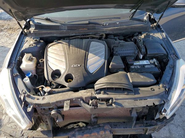 2015 KIA CADENZA — Engine bay