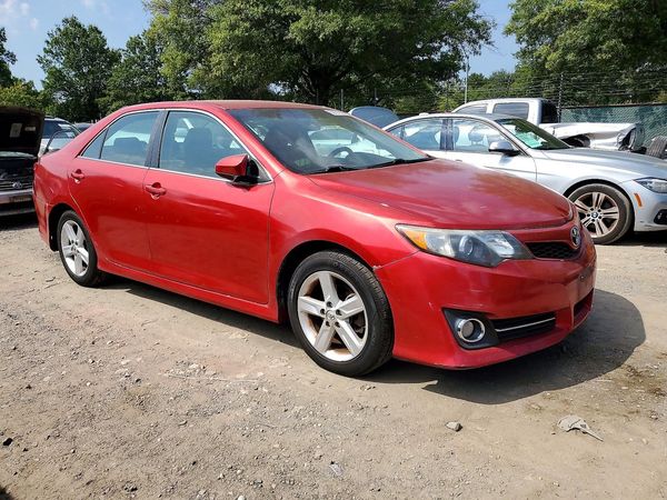 2014 TOYOTA CAMRY — Passenger 3/4