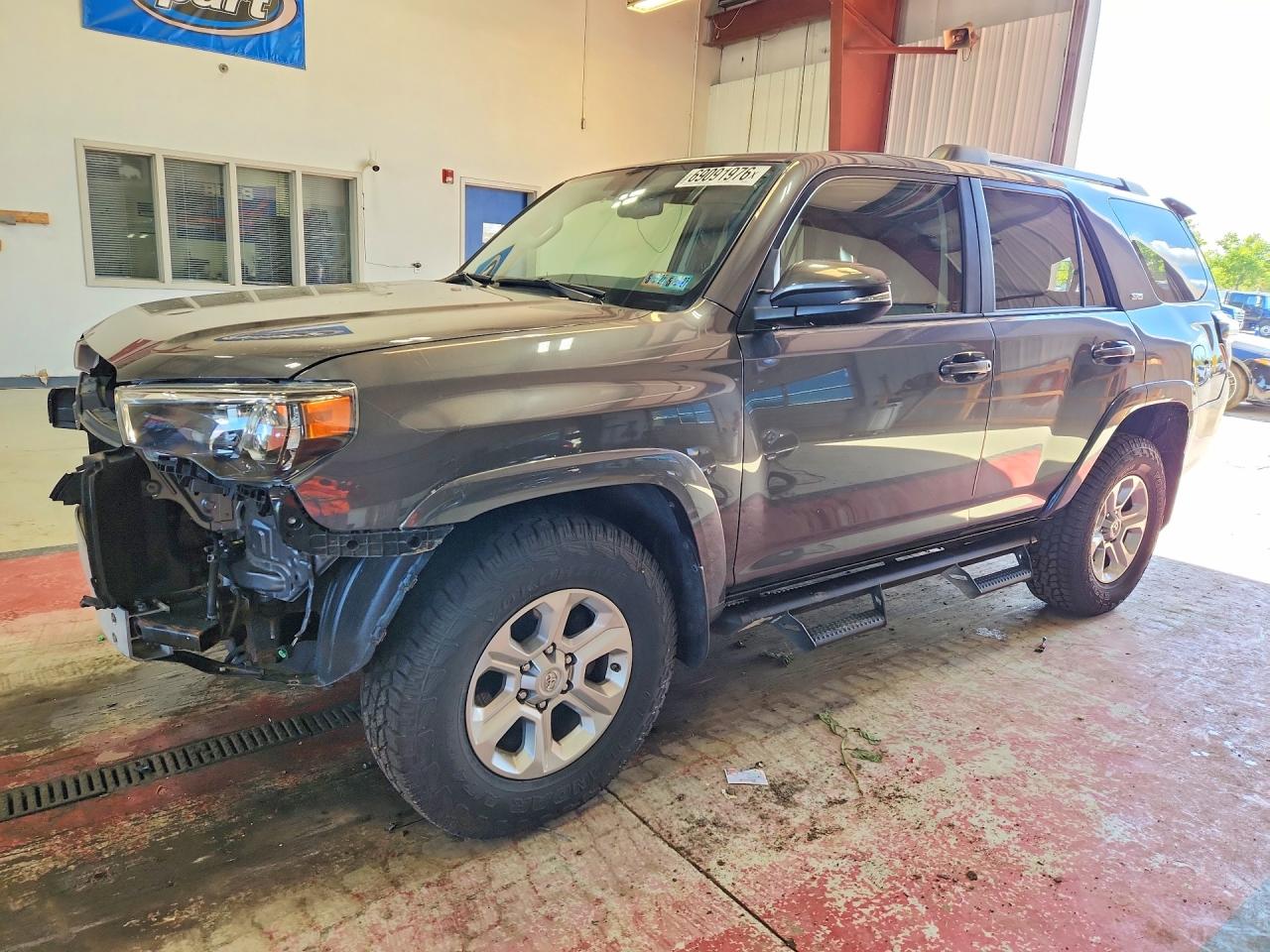 2019 TOYOTA 4RUNNER — Front 3/4