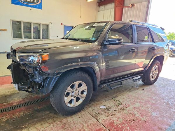 2019 TOYOTA 4RUNNER — Front 3/4