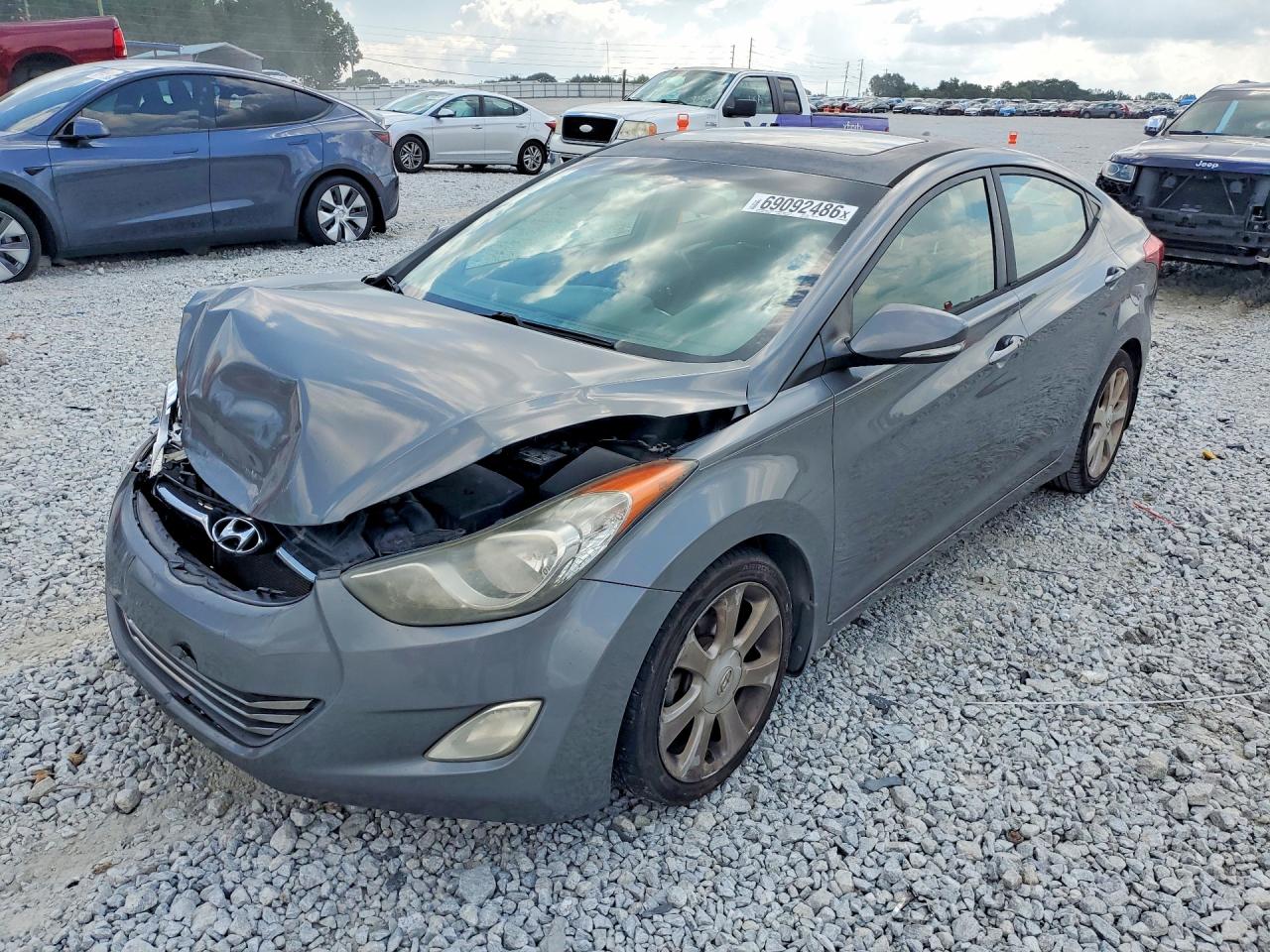 2013 HYUNDAI ELANTRA — Front 3/4