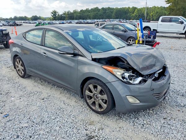 2013 HYUNDAI ELANTRA — Passenger 3/4