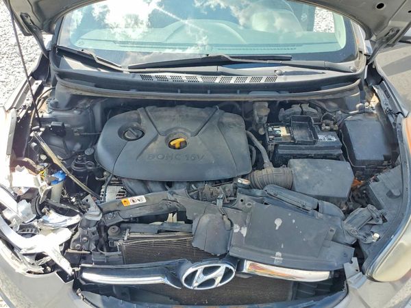 2013 HYUNDAI ELANTRA — Engine bay