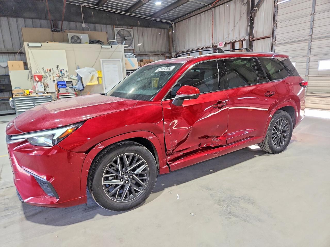 Lexus TX