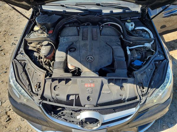 2016 MERCEDES-BENZ E — Engine bay