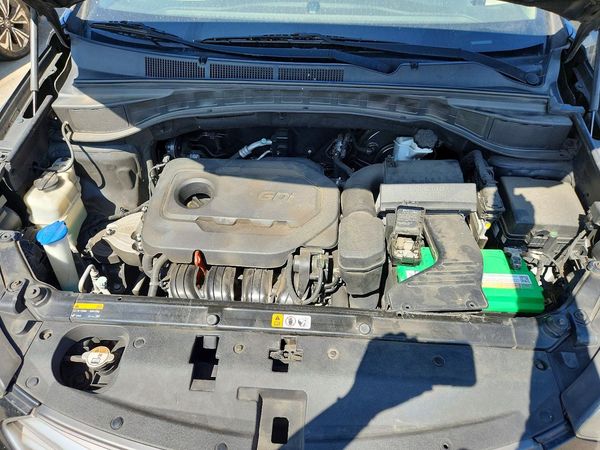 2017 HYUNDAI SANTA FE — Engine bay