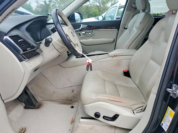 2016 VOLVO XC90 SV42 Momentum — DENT
