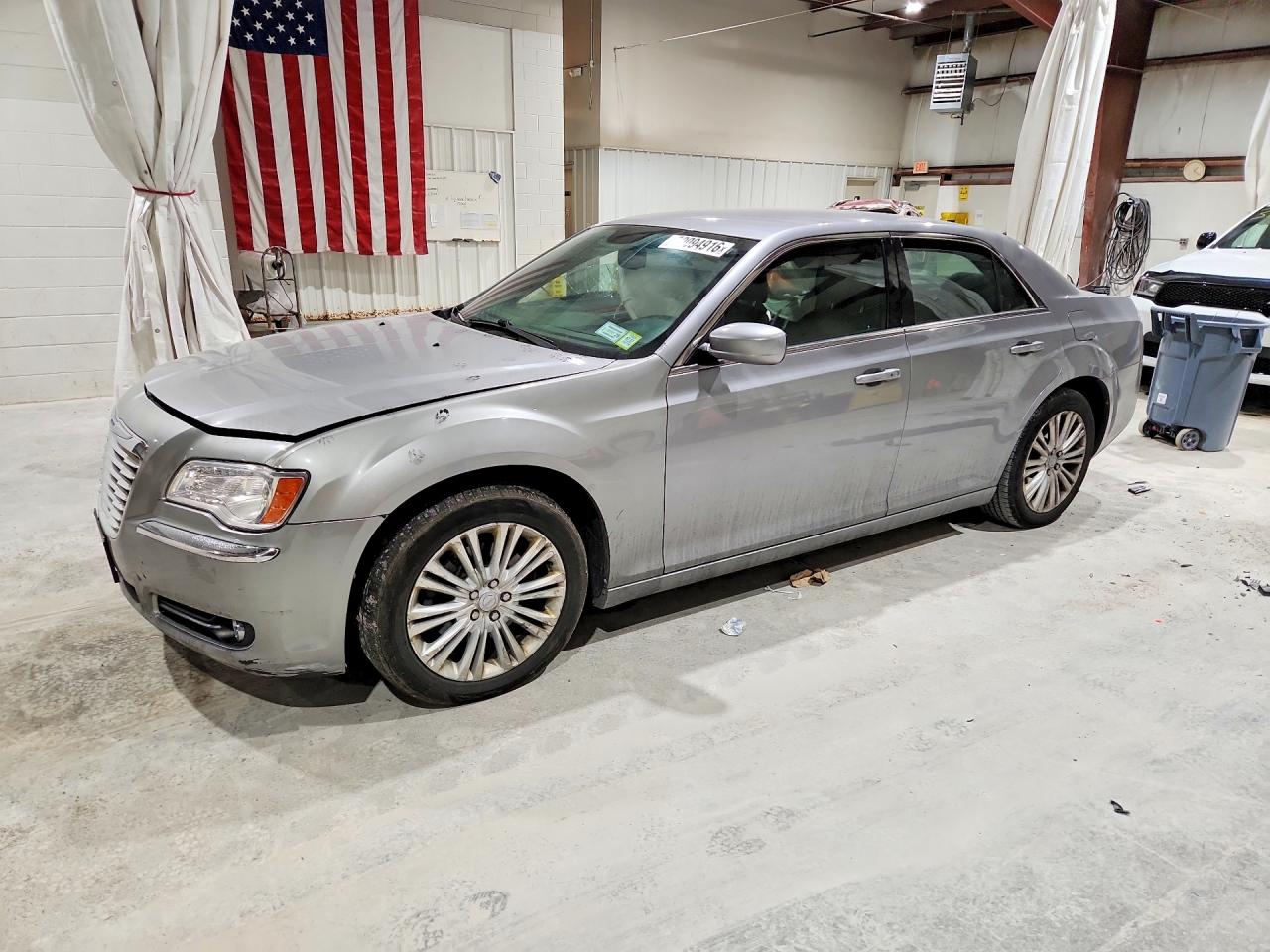 2014 CHRYSLER 300 — Front 3/4
