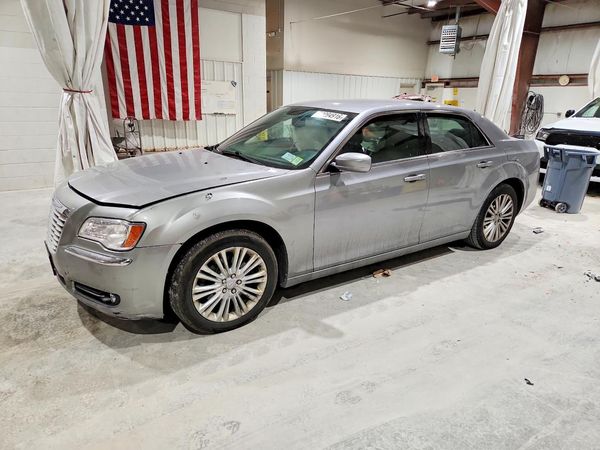 2014 CHRYSLER 300 — Front 3/4