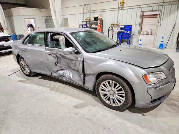 2014 CHRYSLER 300 — Passenger 3/4