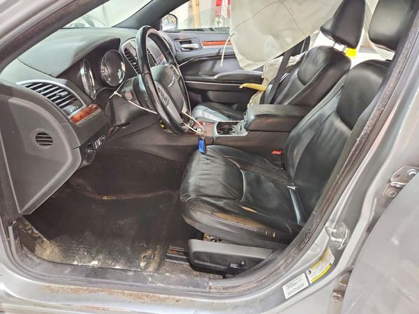 2014 CHRYSLER 300 — DENT
