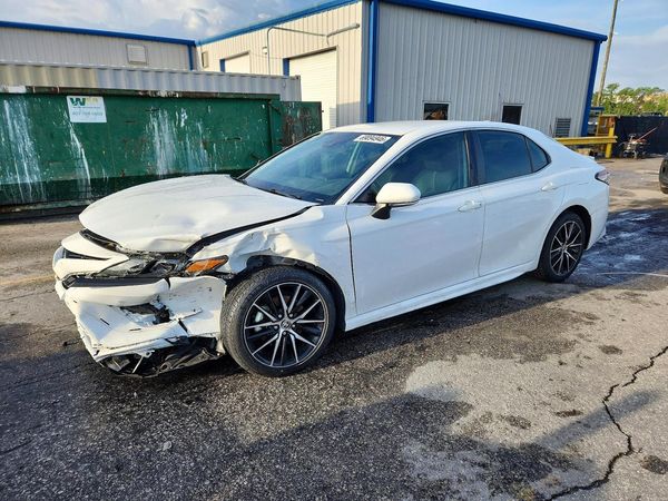 2024 TOYOTA CAMRY — Front 3/4