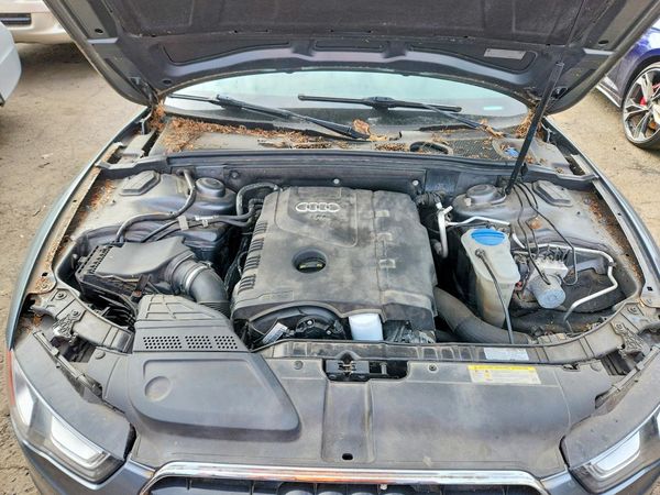 2015 AUDI A5 Premium — Engine bay