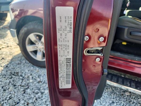 2016 RAM 1500 ST — VINS
